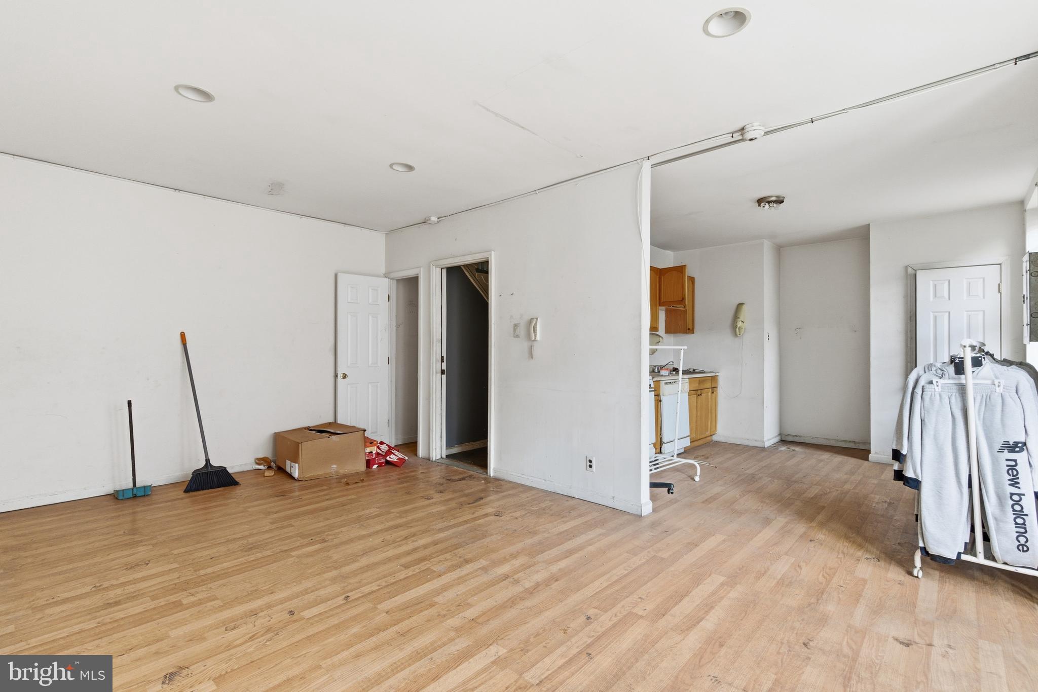 2801 W GIRARD AVENUE