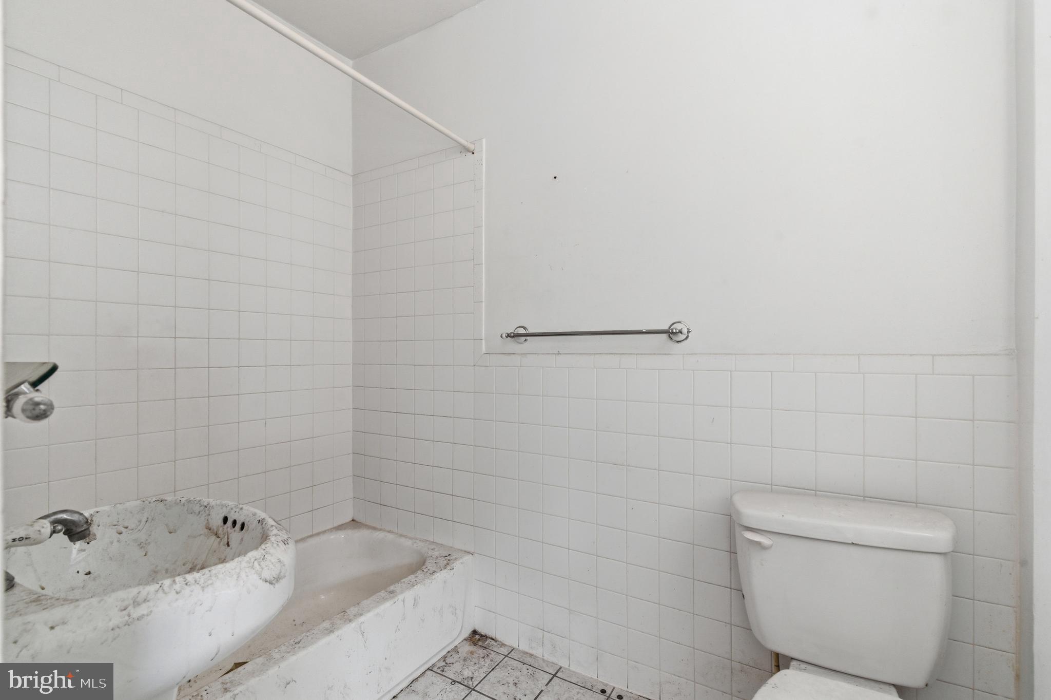 2801 W GIRARD AVENUE