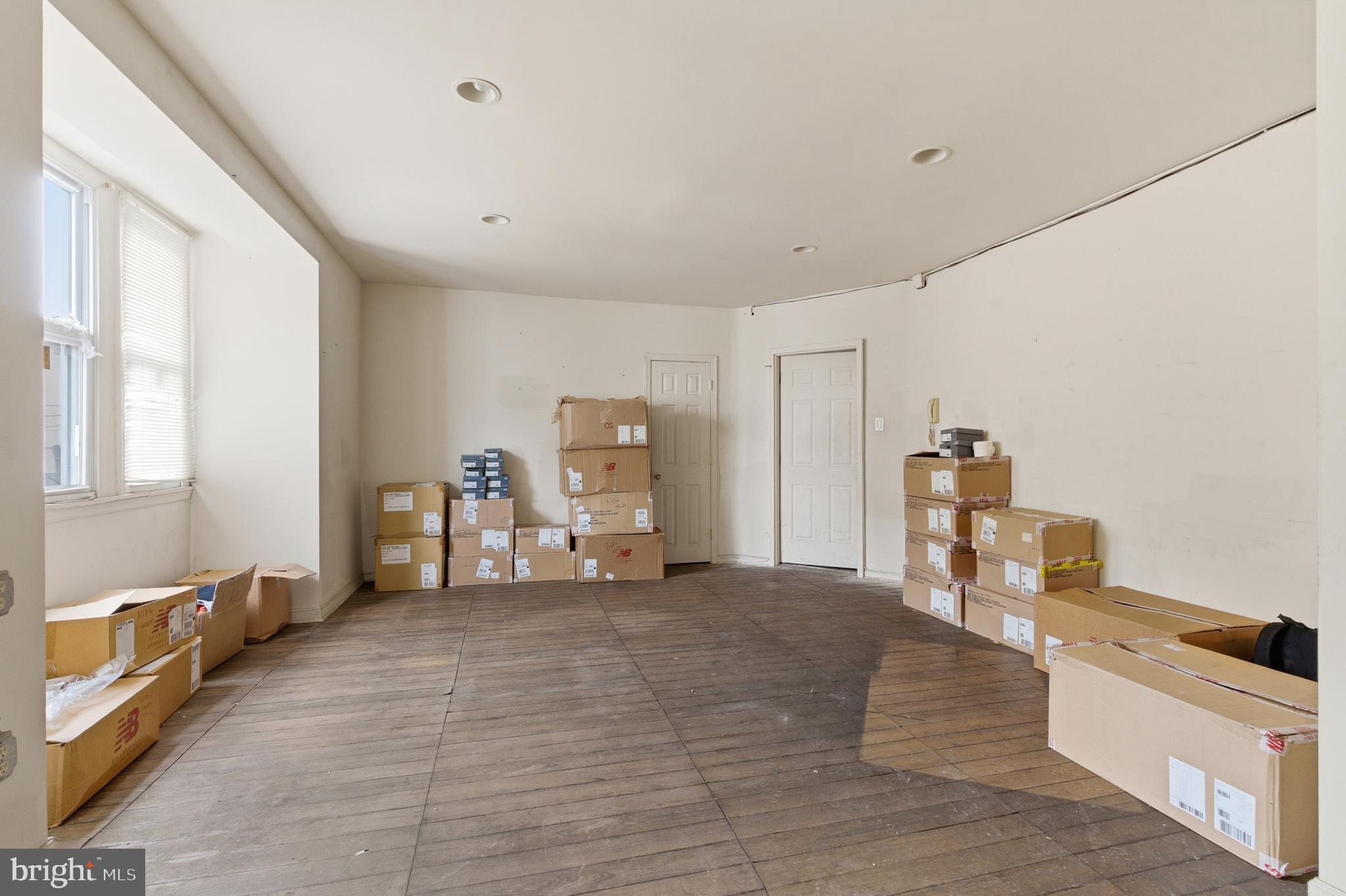 2801 W GIRARD AVENUE