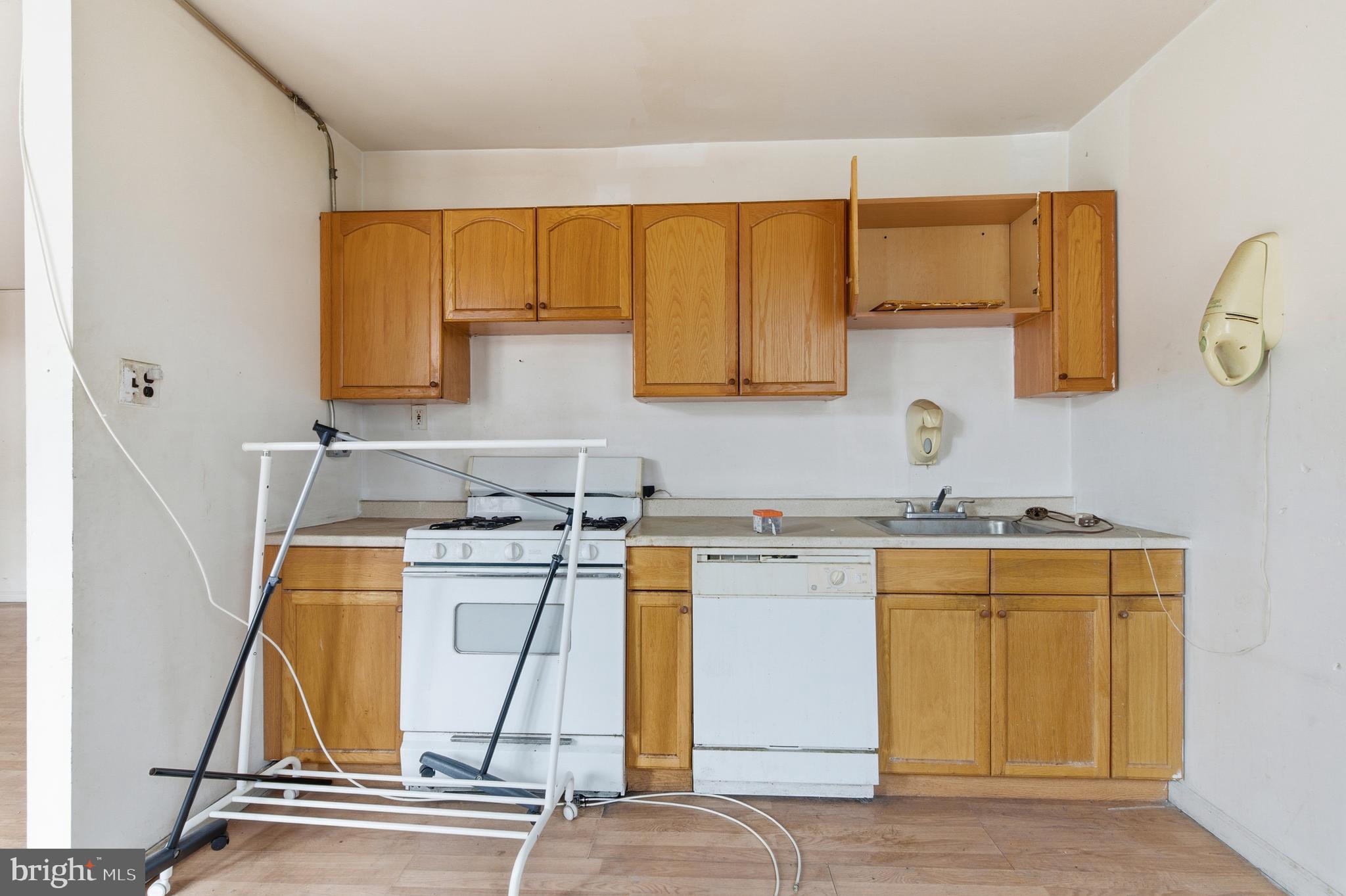 2801 W GIRARD AVENUE