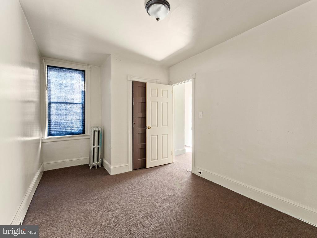 4018 CRESTON STREET