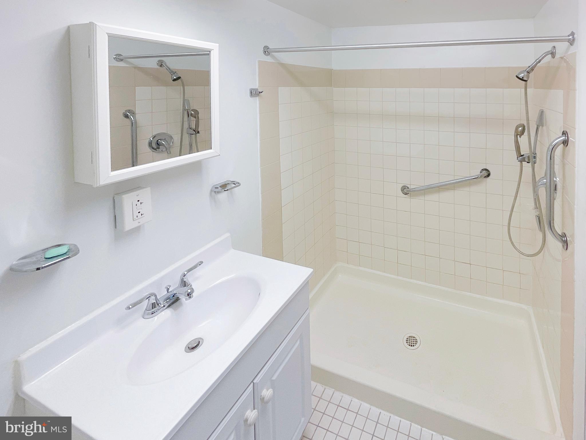 2835 W LEHIGH AVENUE