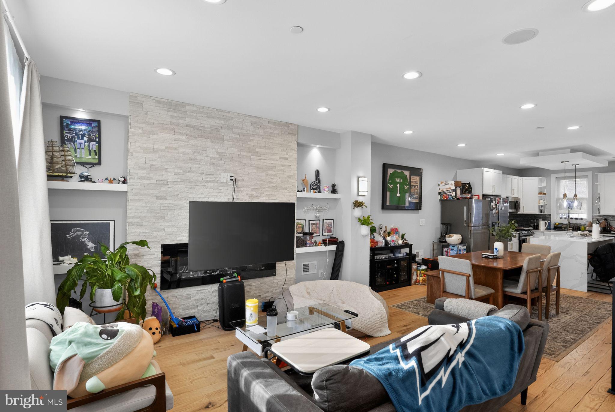 2336 N MASCHER STREET