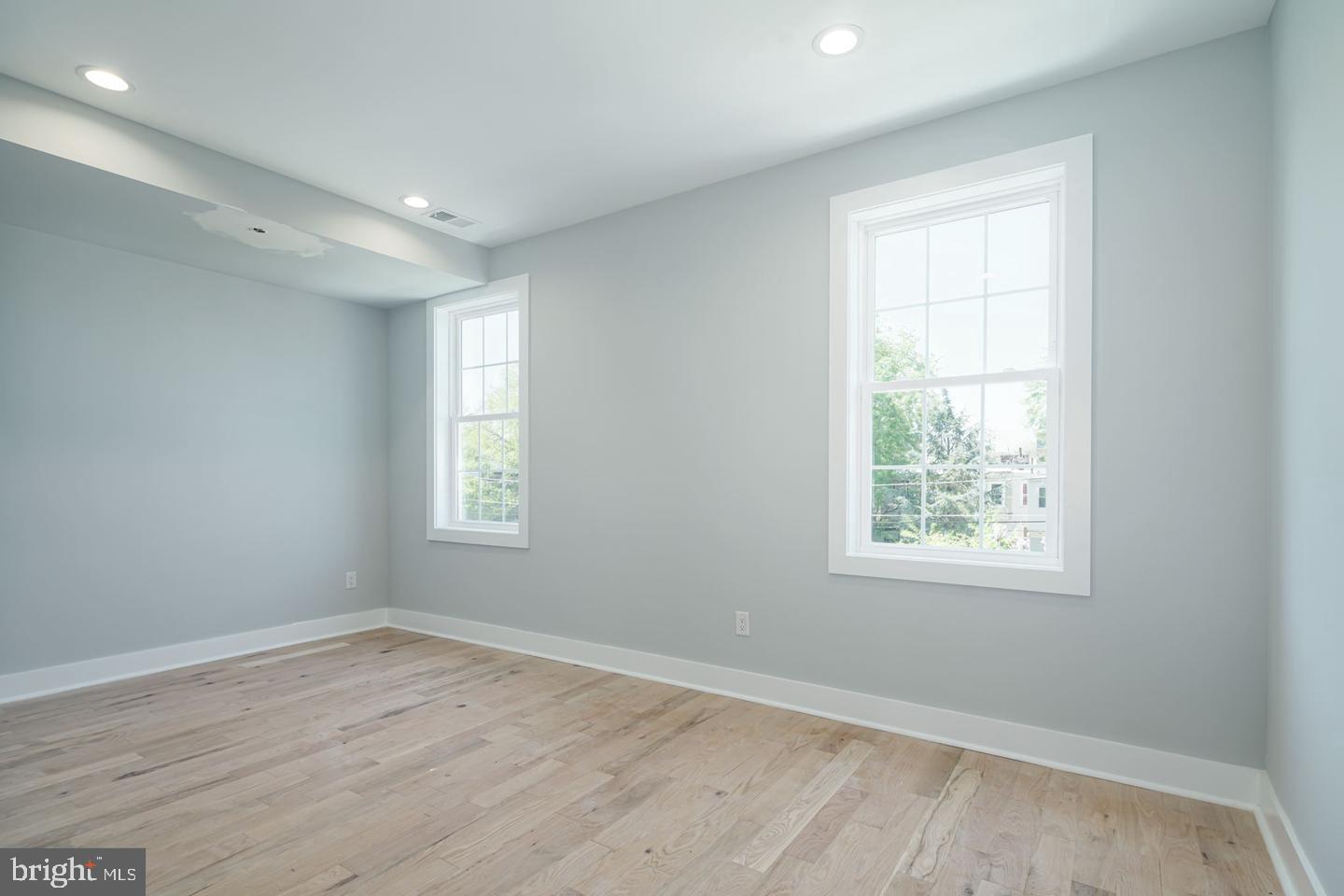 2336 N MASCHER STREET