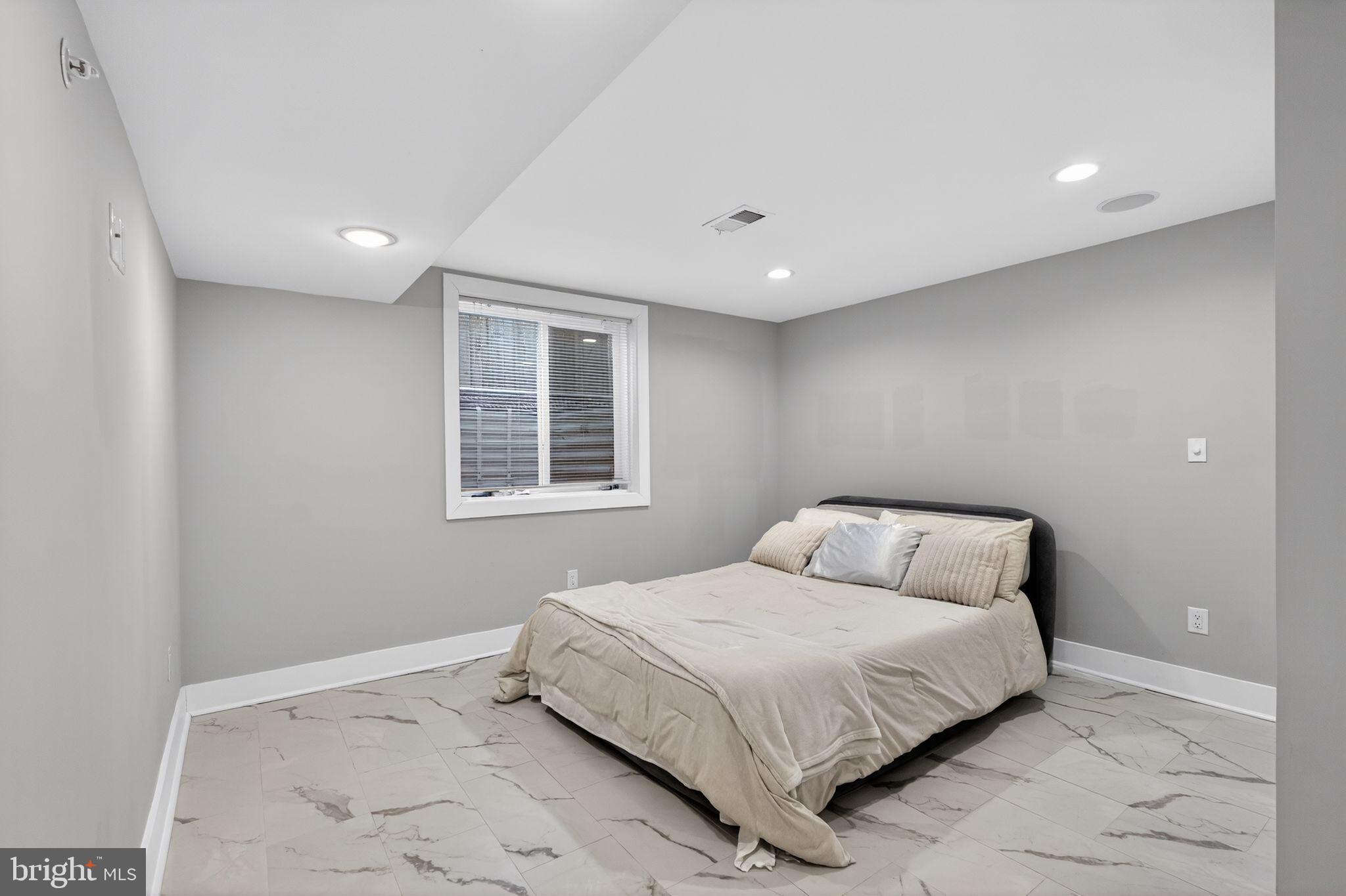 2336 N MASCHER STREET