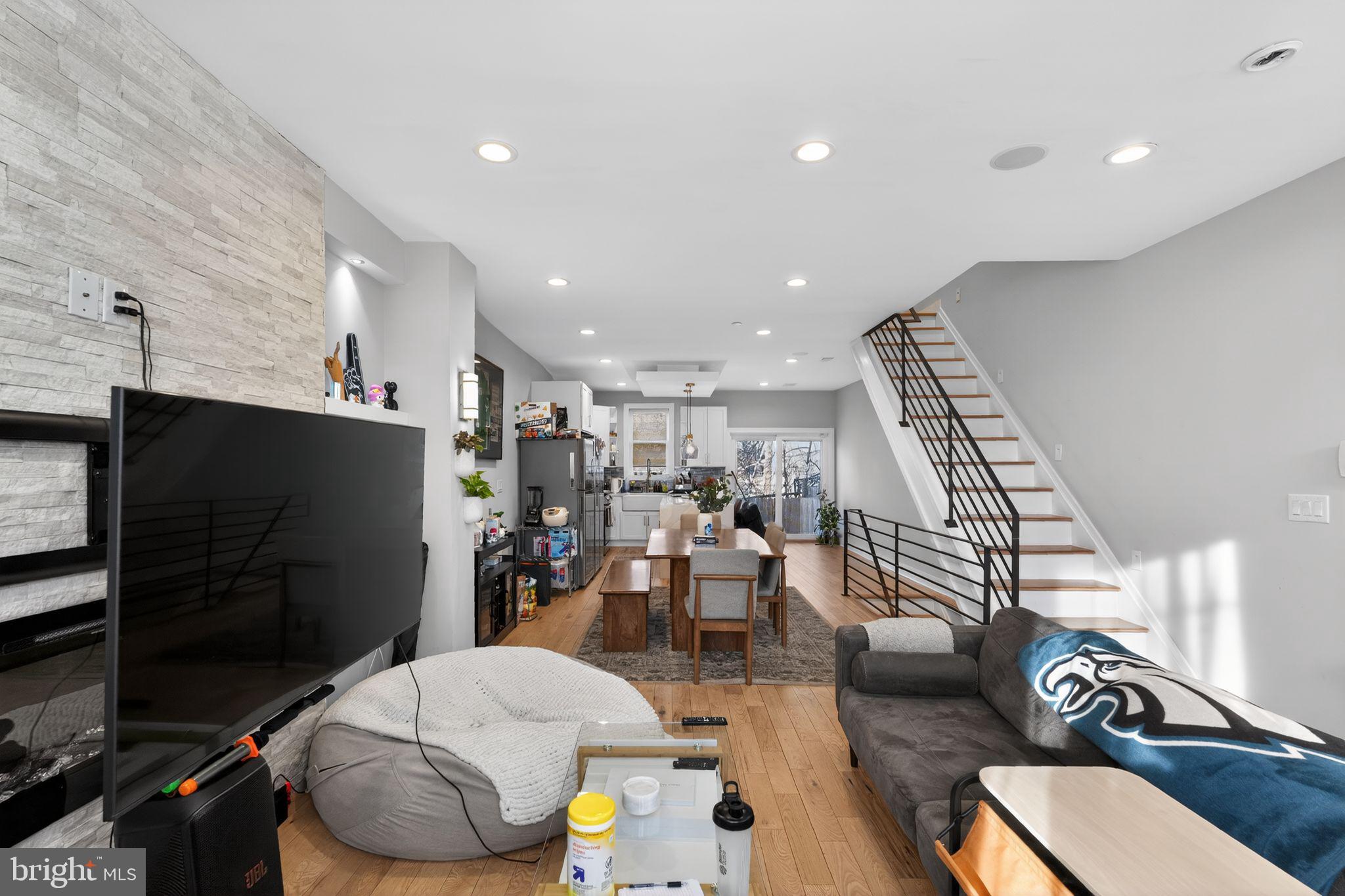 2336 N MASCHER STREET