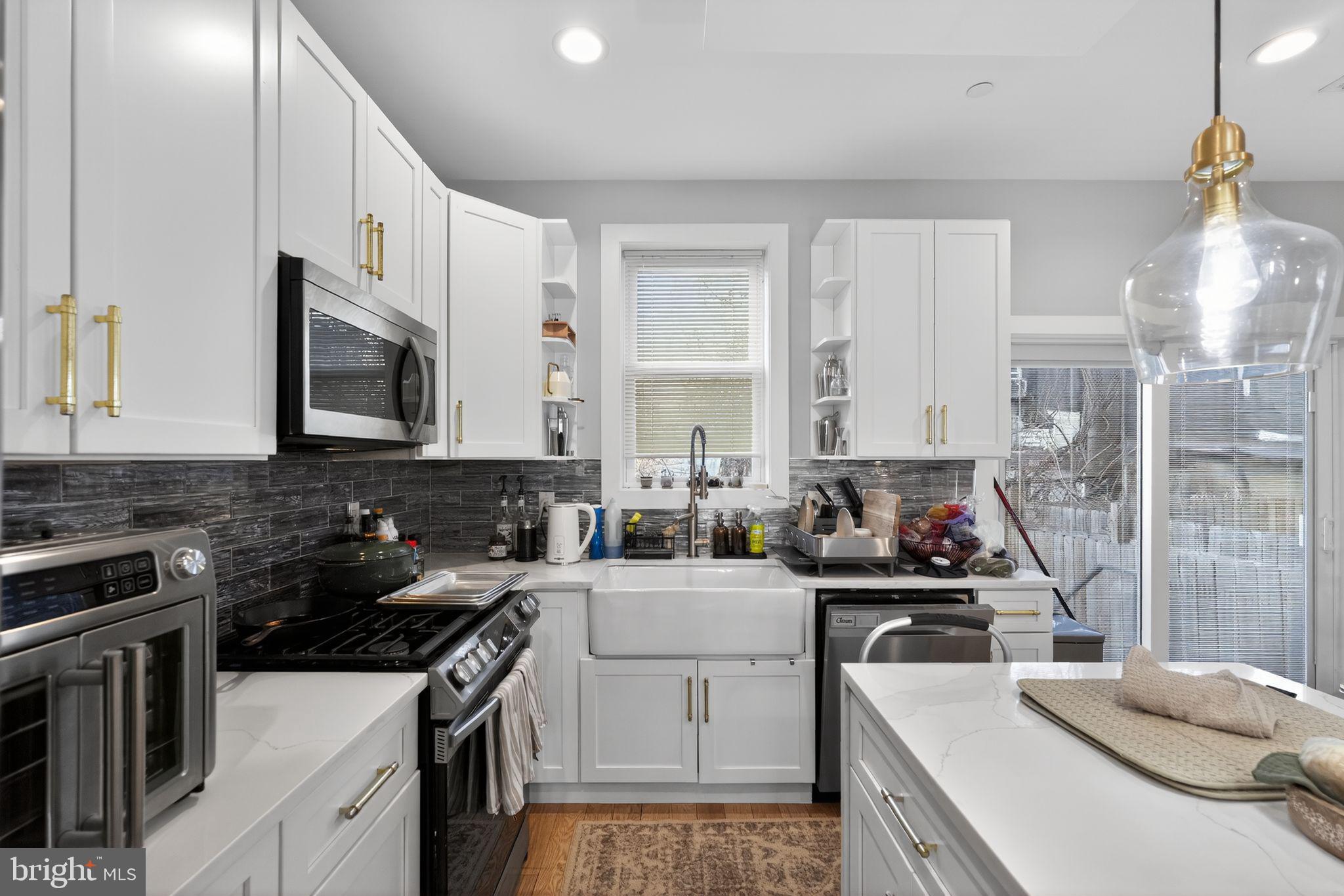 2336 N MASCHER STREET