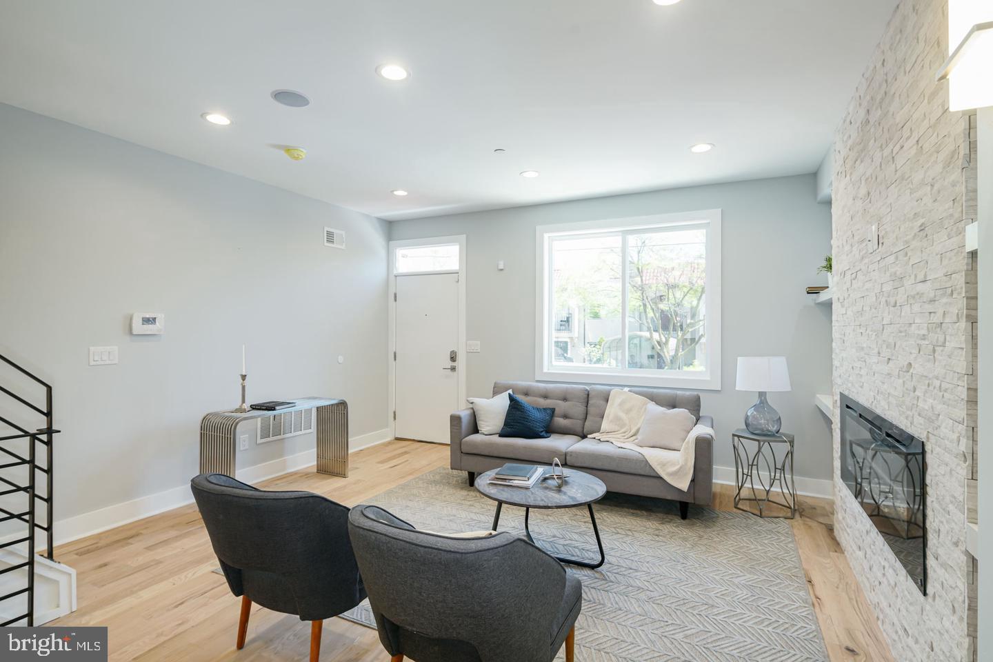 2336 N MASCHER STREET