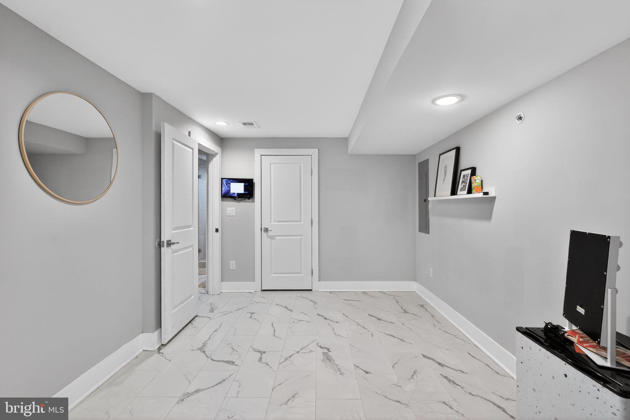 2336 N MASCHER STREET