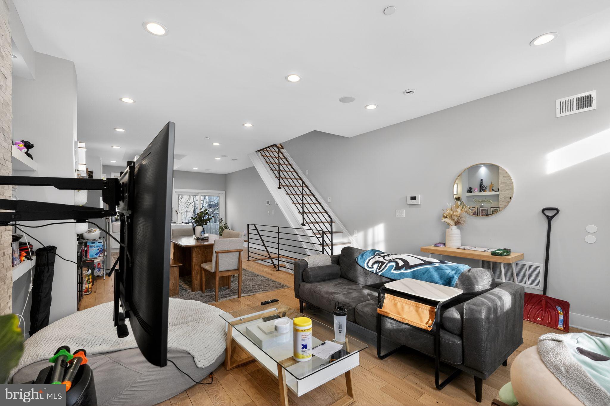 2336 N MASCHER STREET