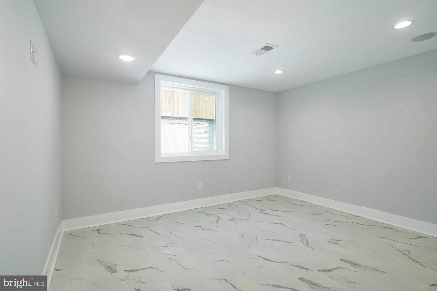 2336 N MASCHER STREET