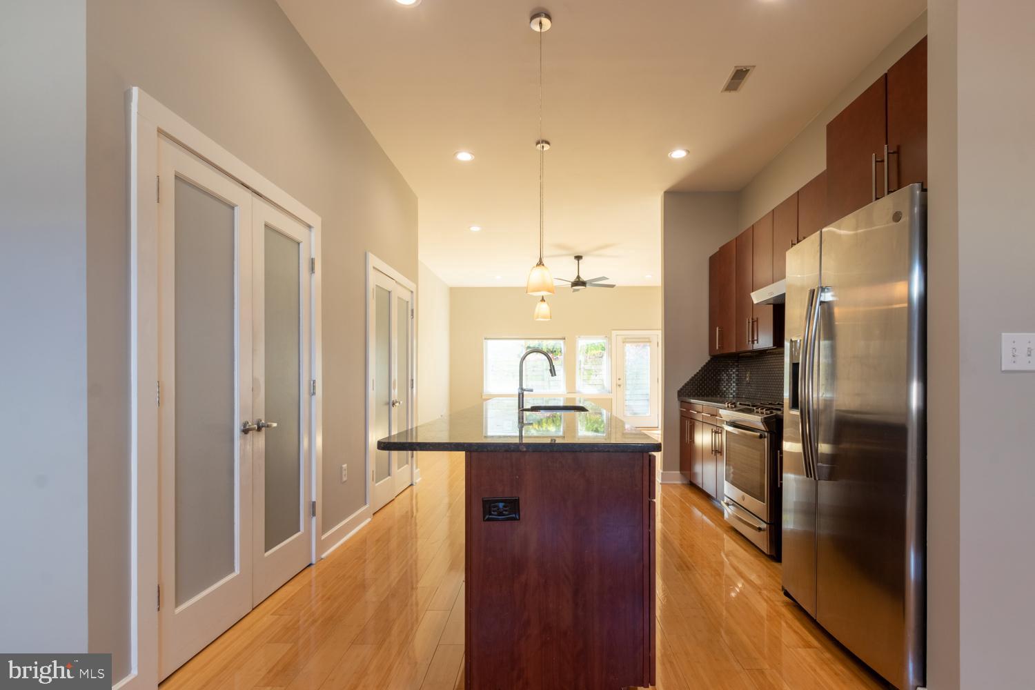 2304 E SERGEANT STREET