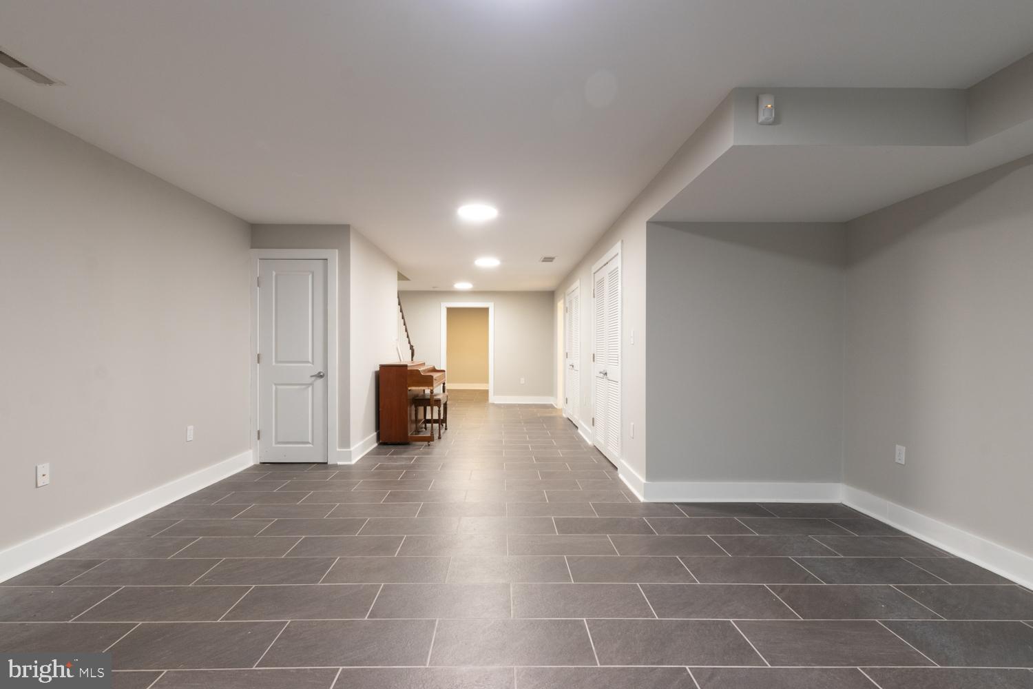 2304 E SERGEANT STREET