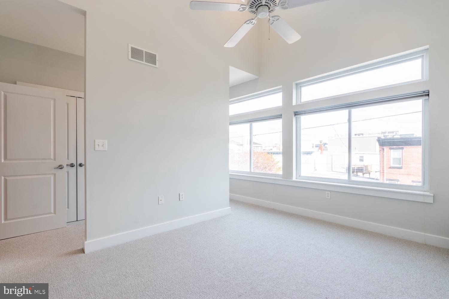 2304 E SERGEANT STREET