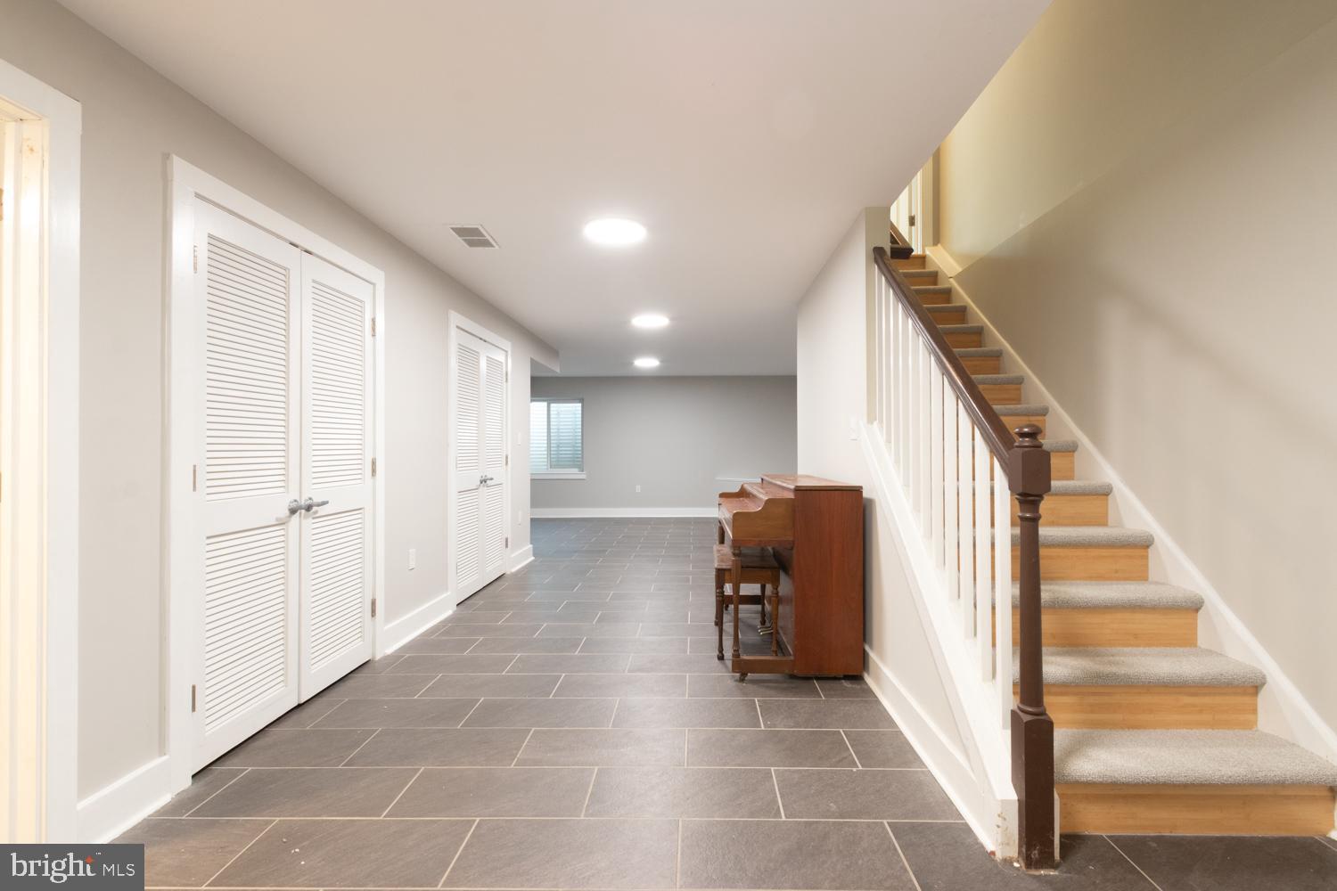 2304 E SERGEANT STREET