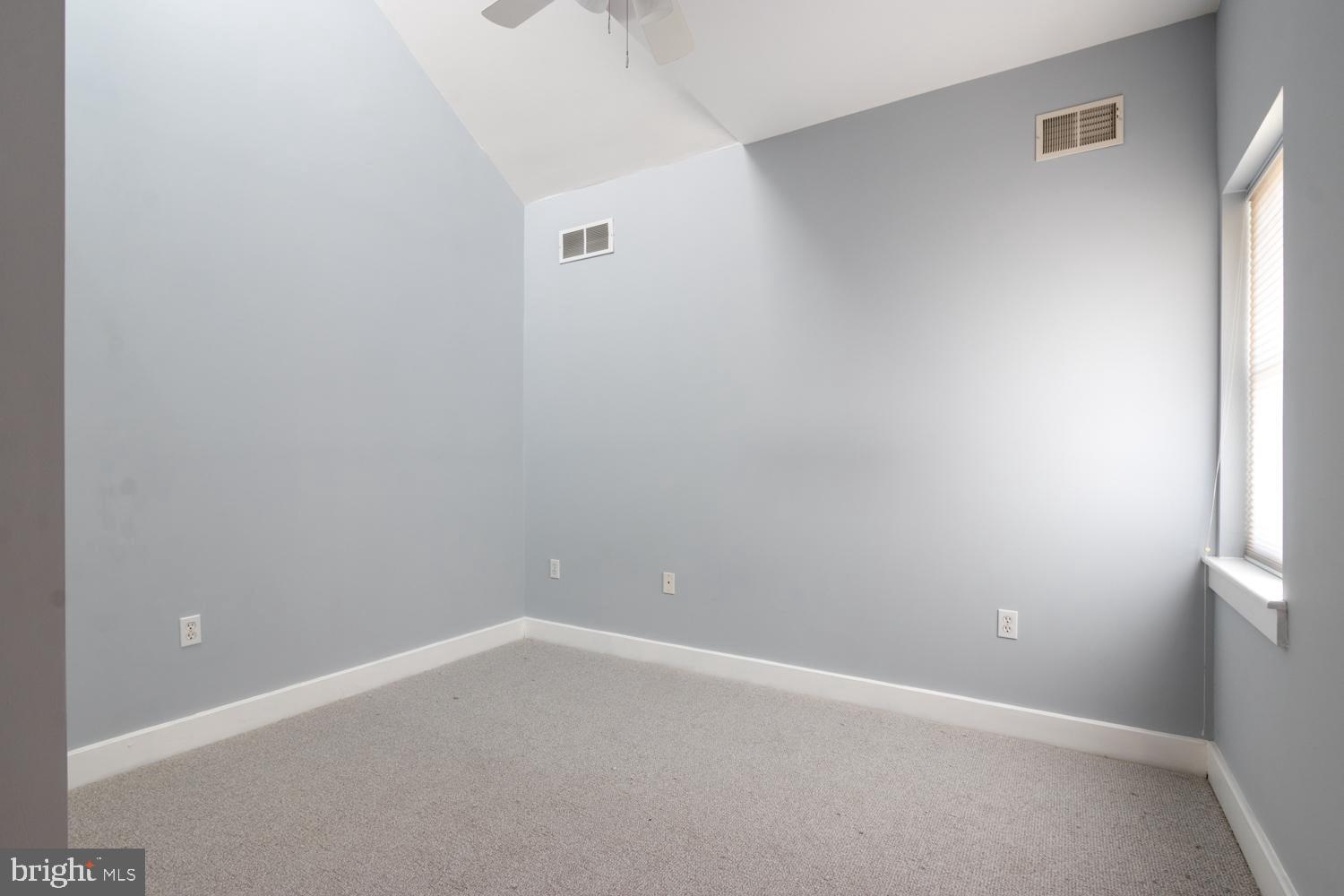 2304 E SERGEANT STREET