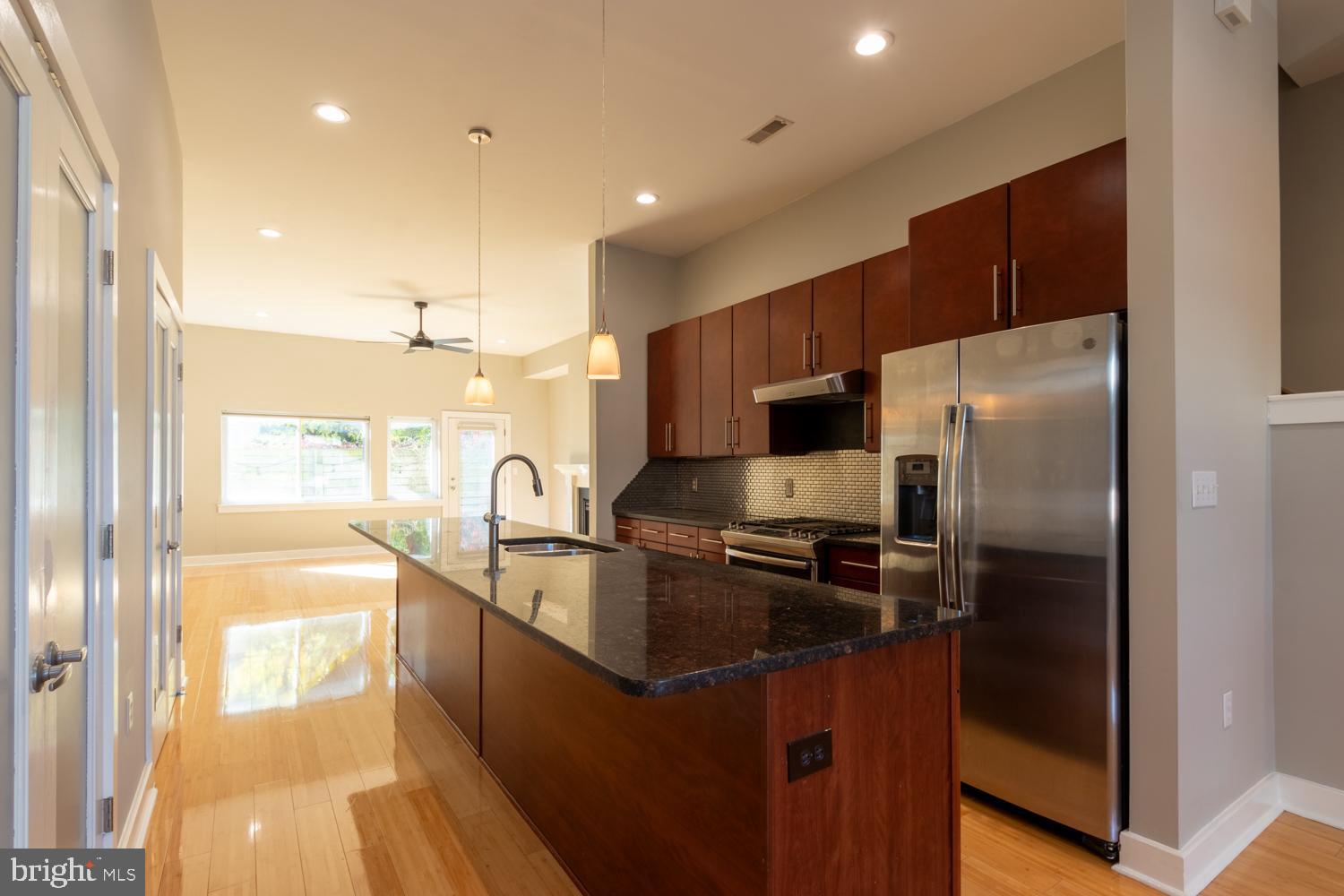 2304 E SERGEANT STREET