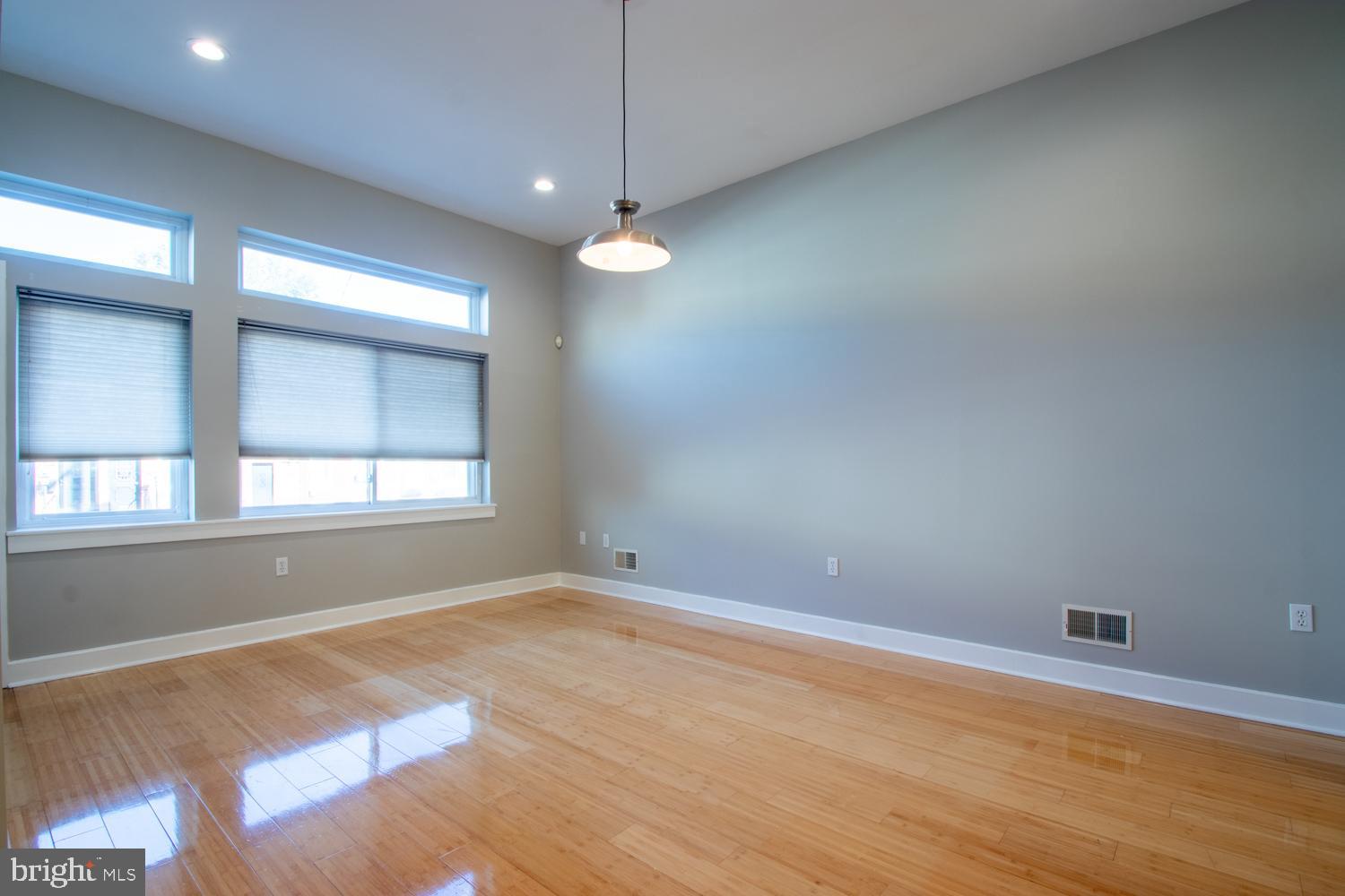 2304 E SERGEANT STREET