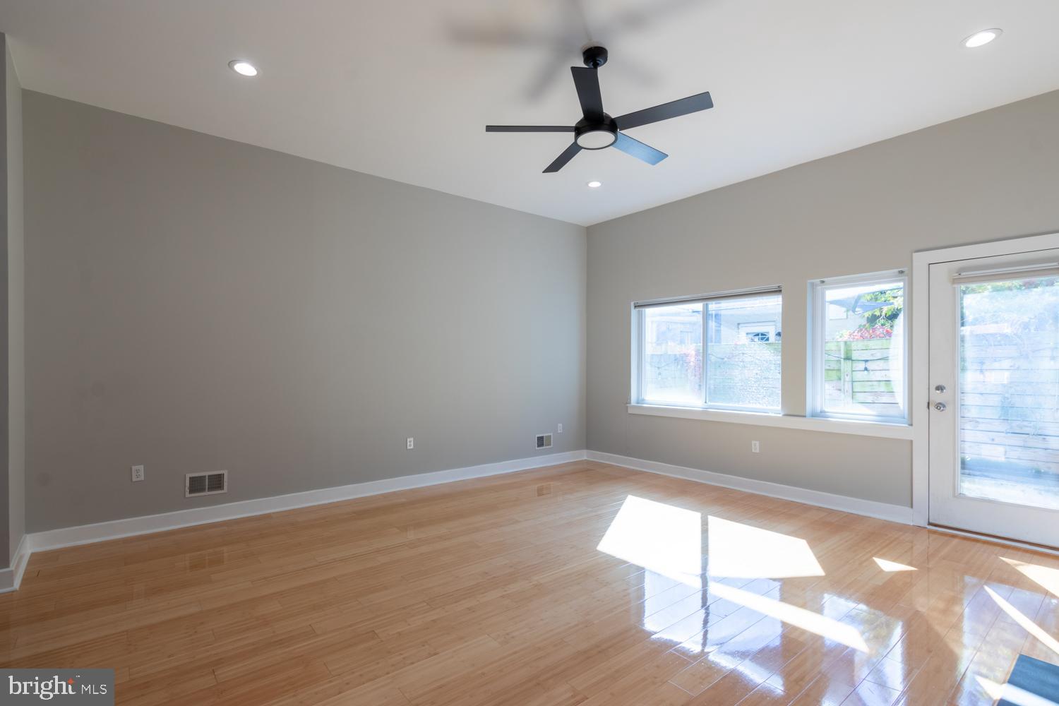 2304 E SERGEANT STREET