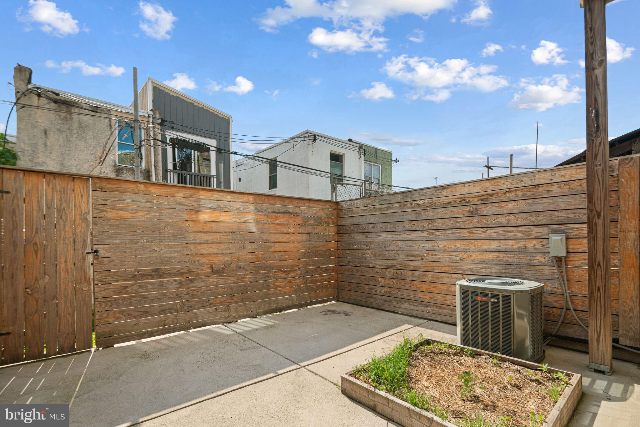 1832 E HUNTINGDON STREET 1