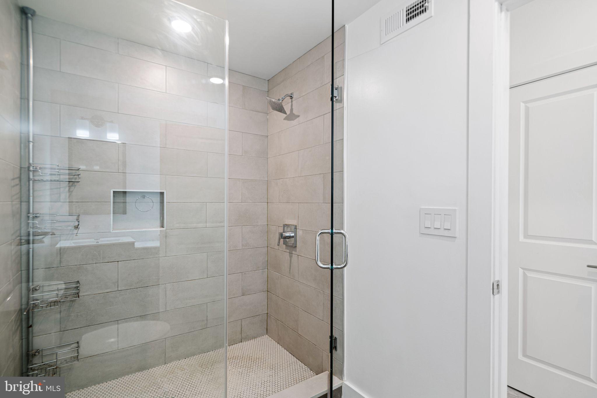 1832 E HUNTINGDON STREET 1