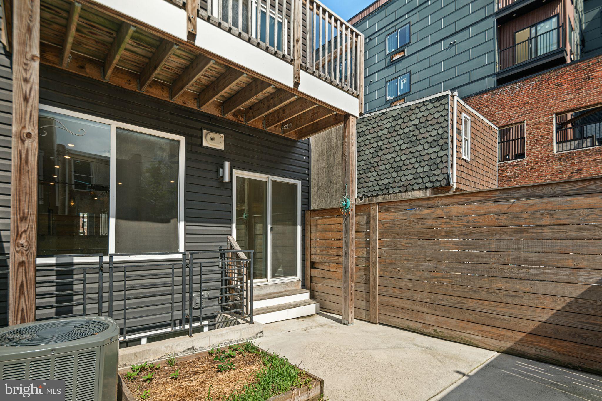 1832 E HUNTINGDON STREET 1