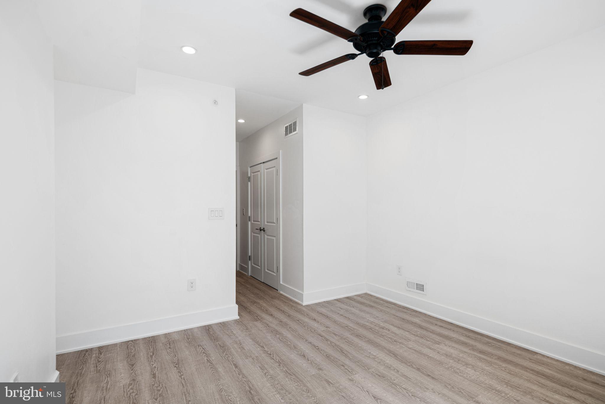 1832 E HUNTINGDON STREET 1