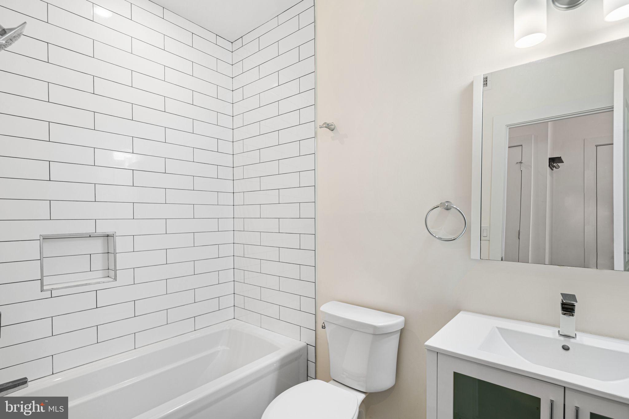 1832 E HUNTINGDON STREET 1