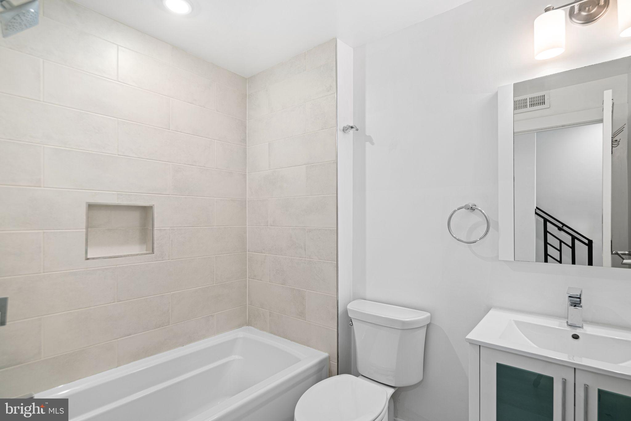 1832 E HUNTINGDON STREET 1