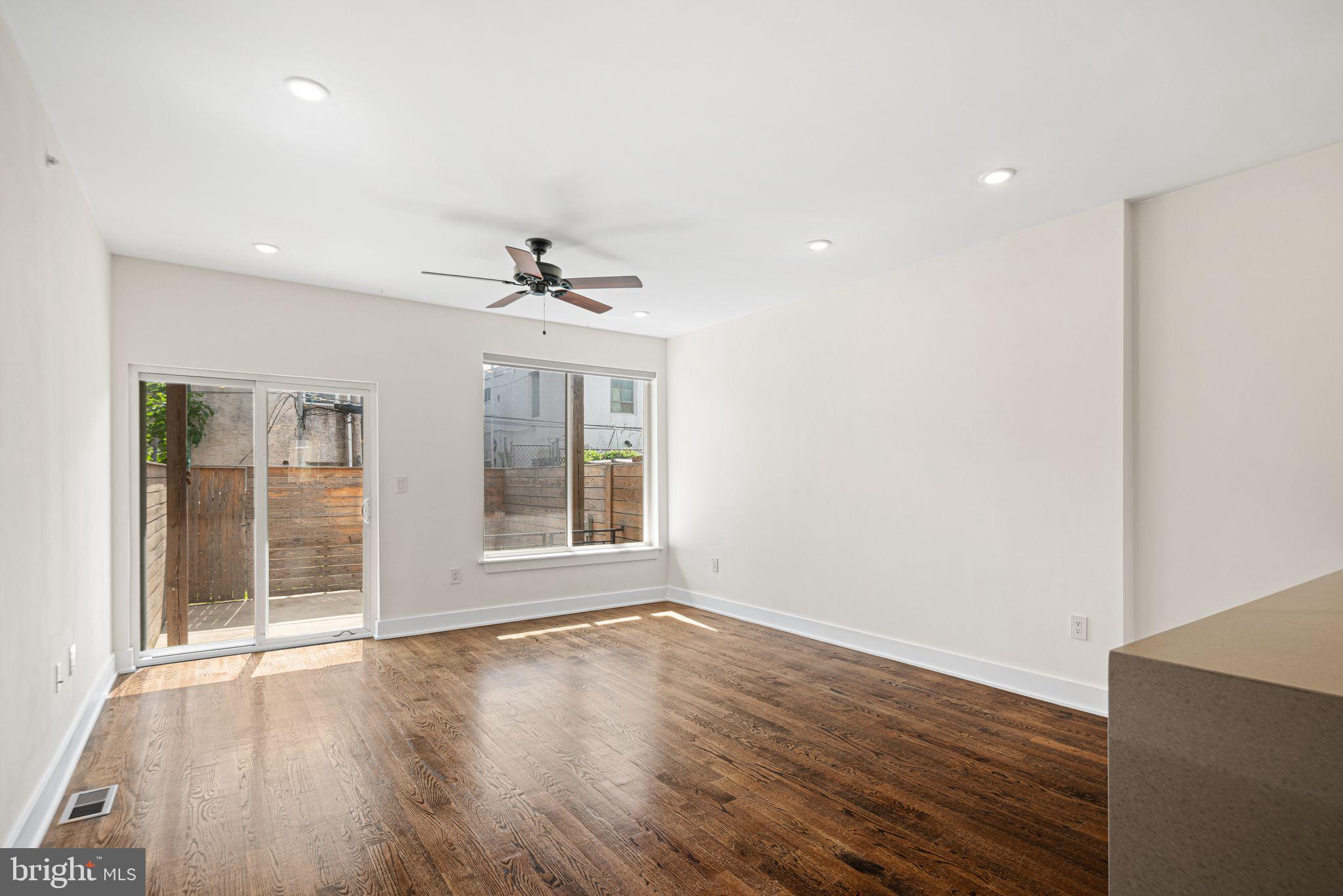 1832 E HUNTINGDON STREET 1