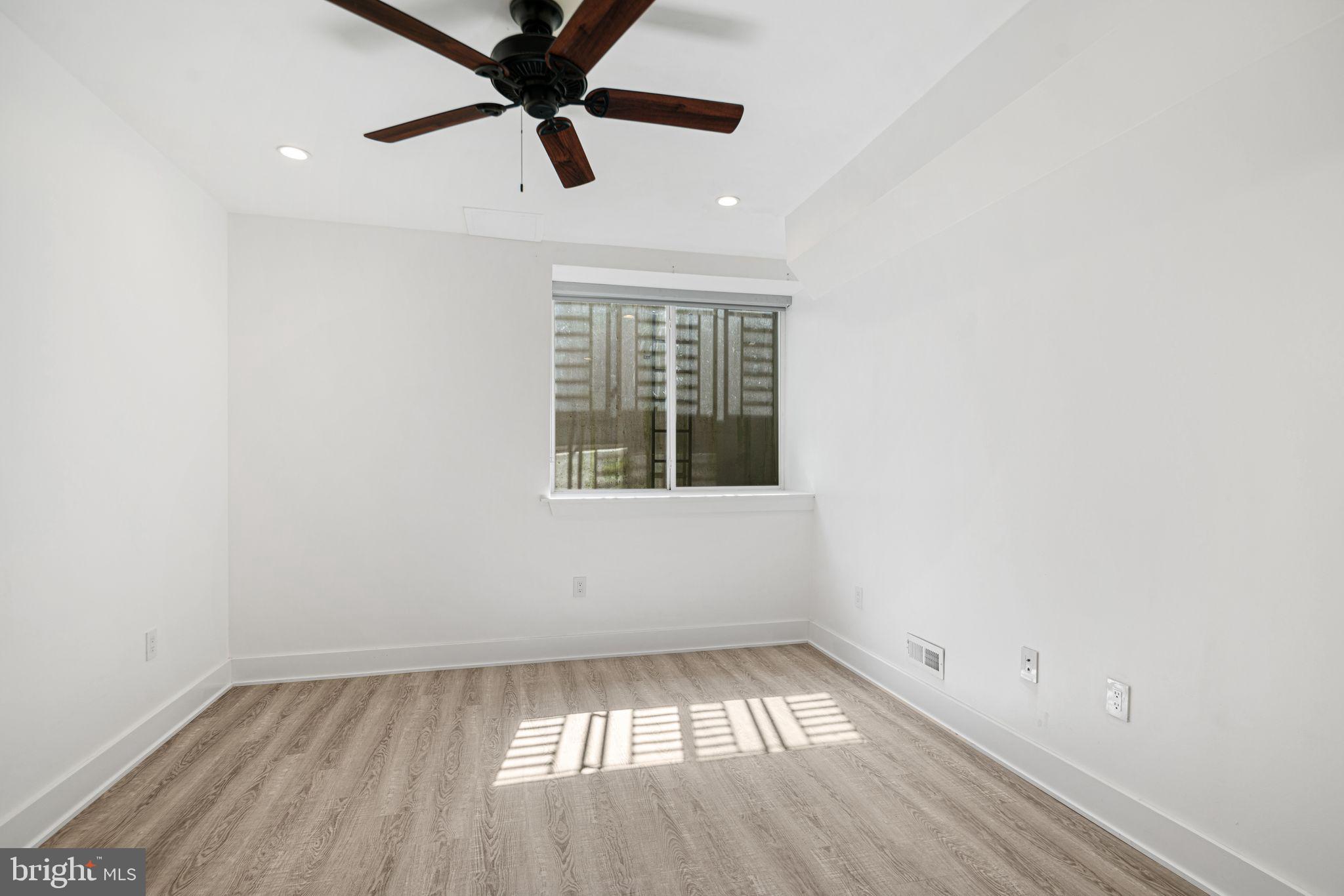 1832 E HUNTINGDON STREET 1