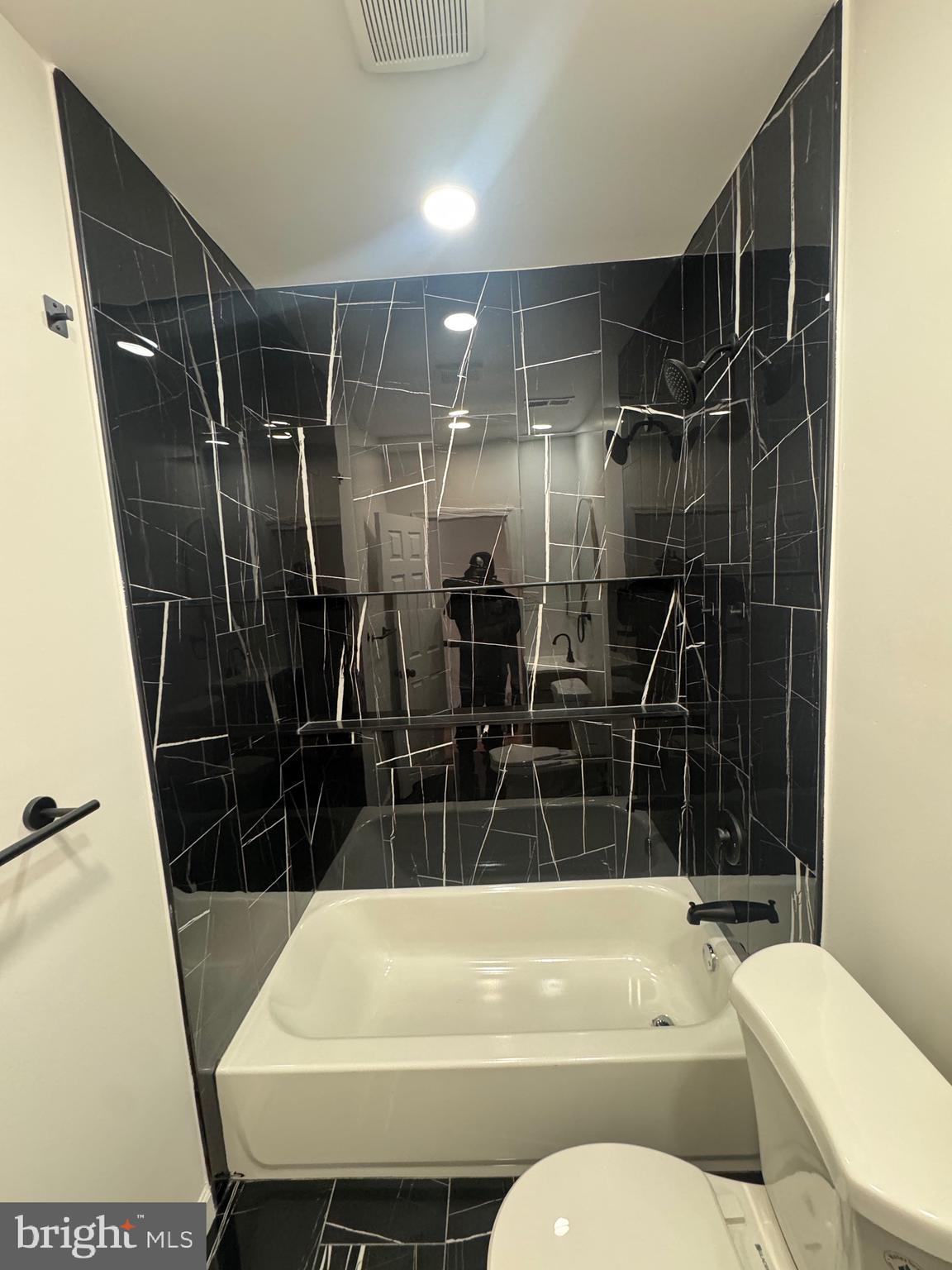 6627 N SMEDLEY STREET