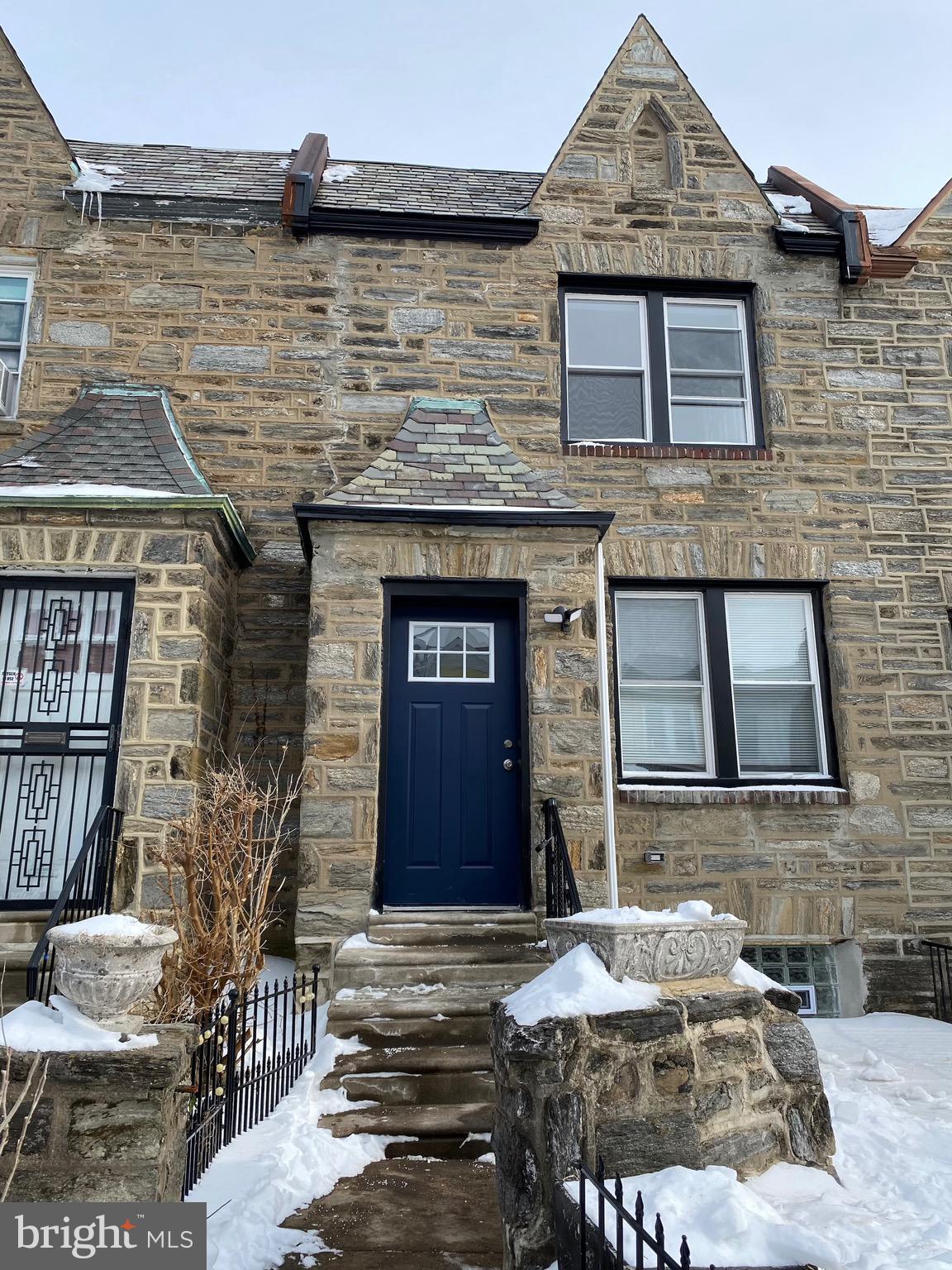 6627 N SMEDLEY STREET