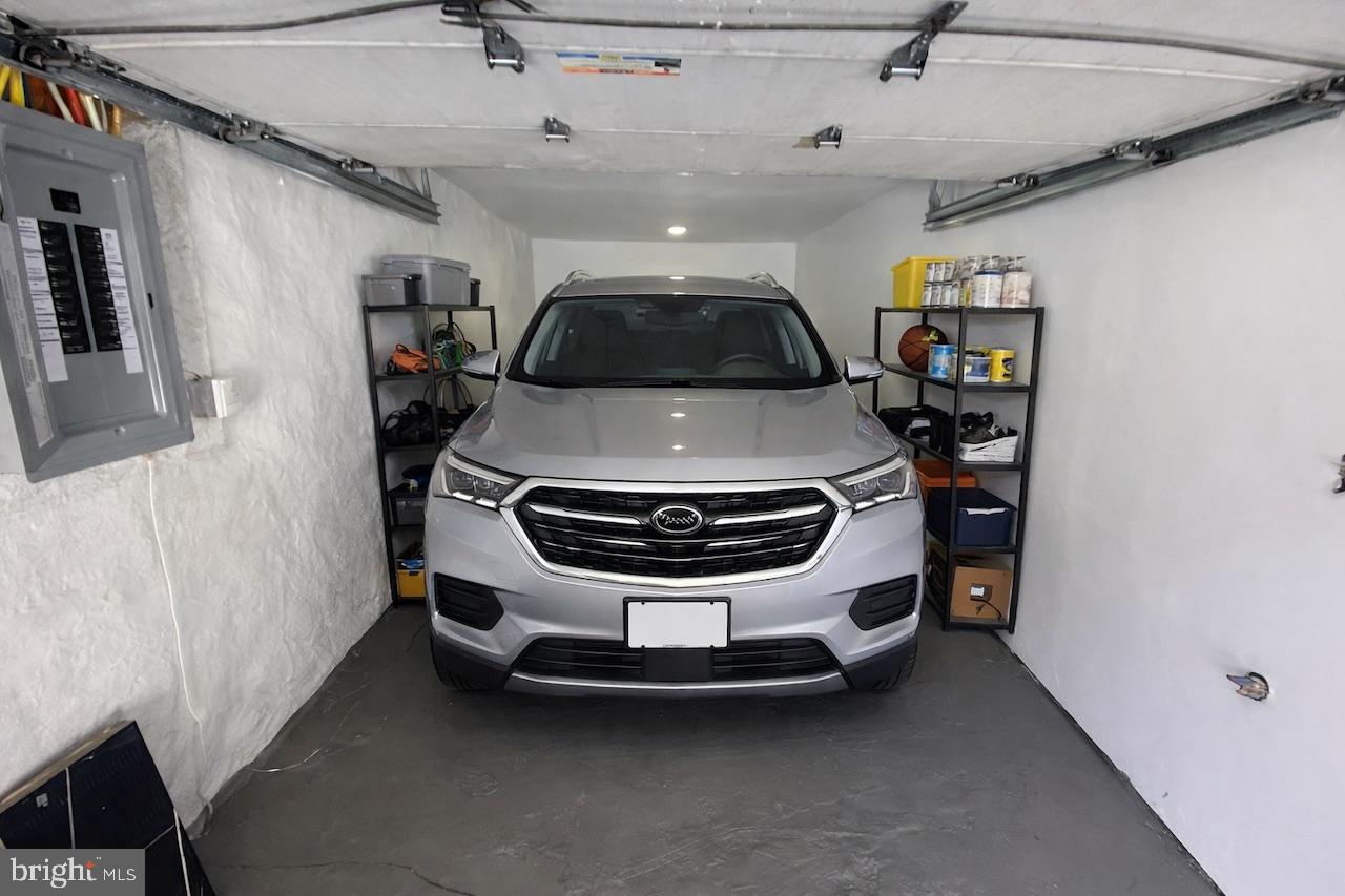 6627 N SMEDLEY STREET