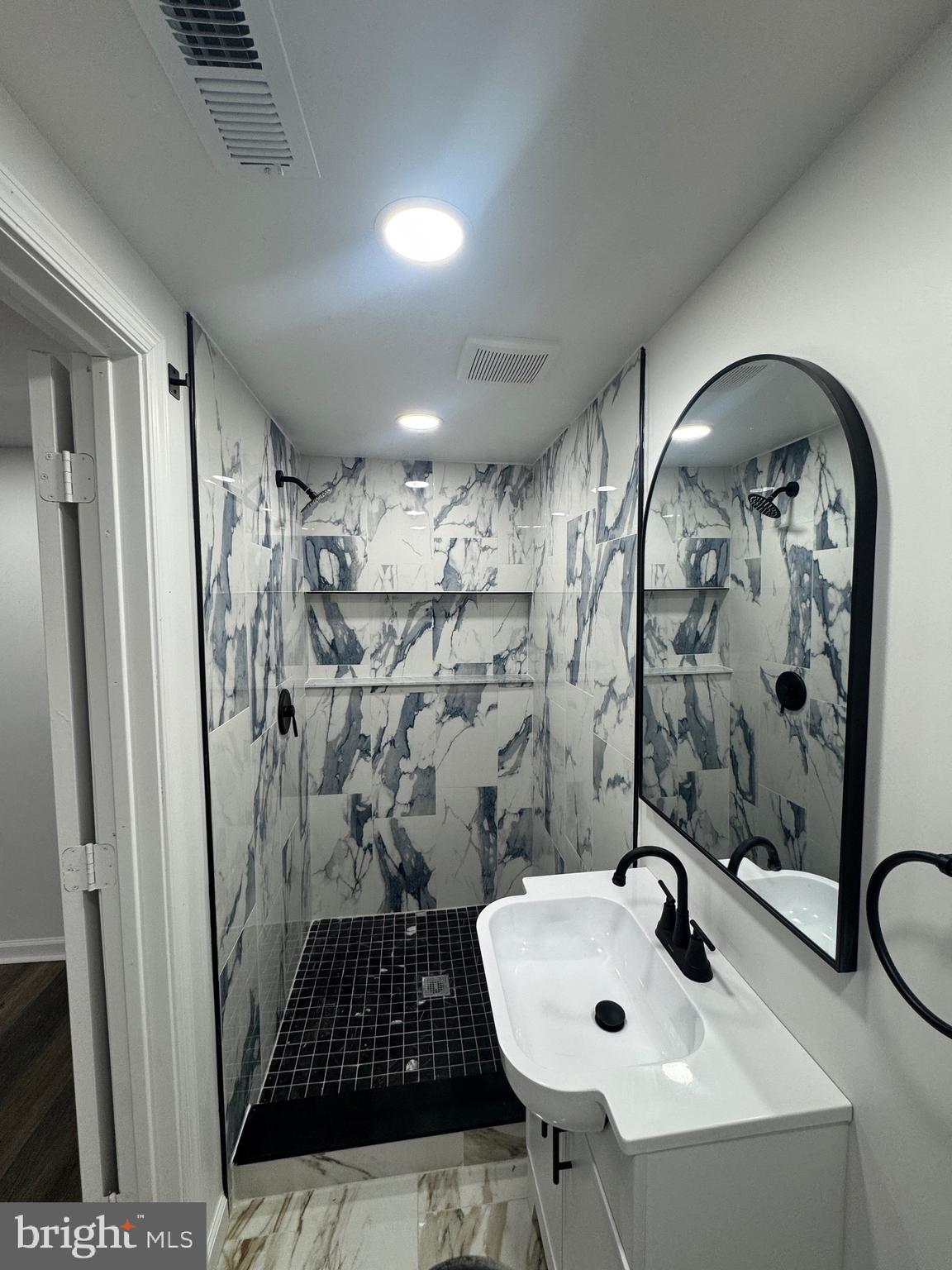 6627 N SMEDLEY STREET