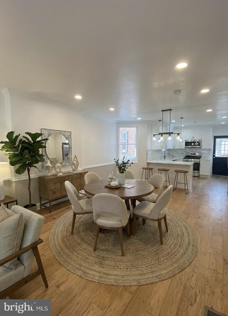 6627 N SMEDLEY STREET