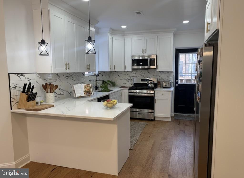 6627 N SMEDLEY STREET