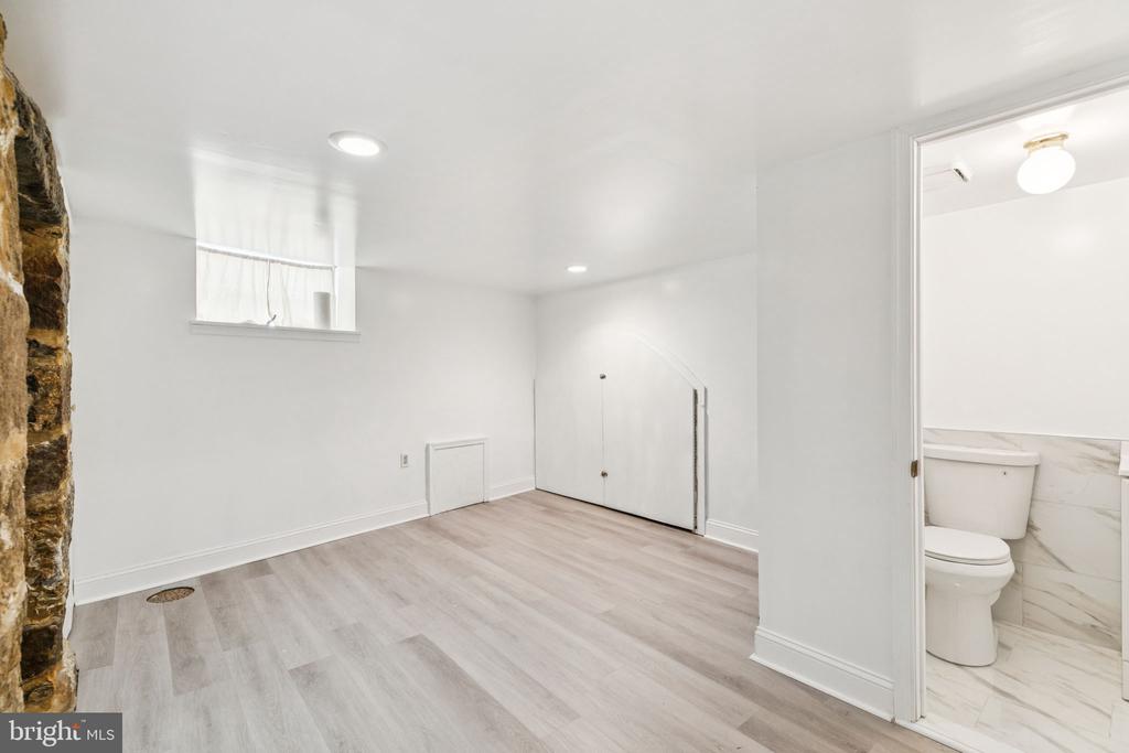 1006 S FRONT STREET
