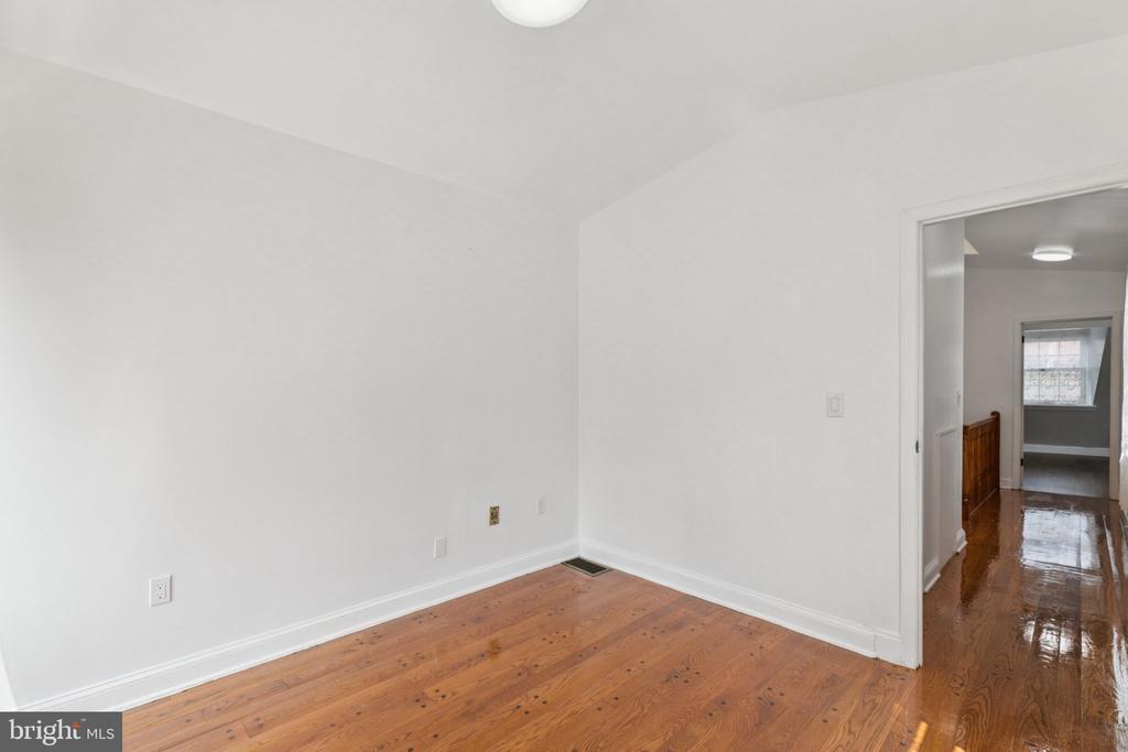 1006 S FRONT STREET