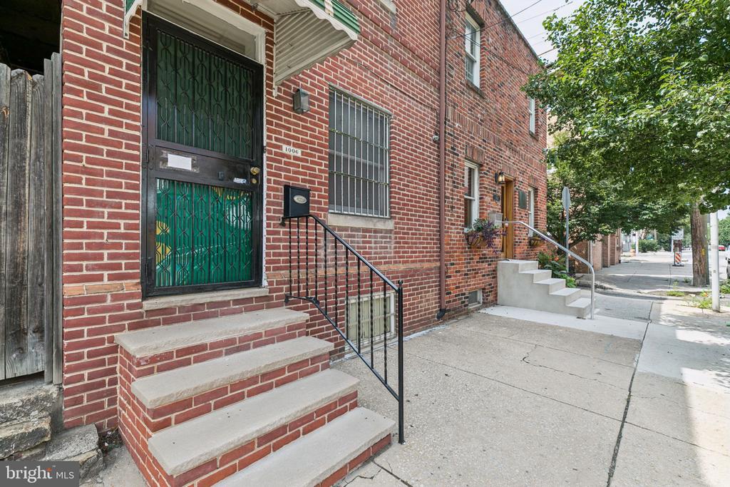1006 S FRONT STREET