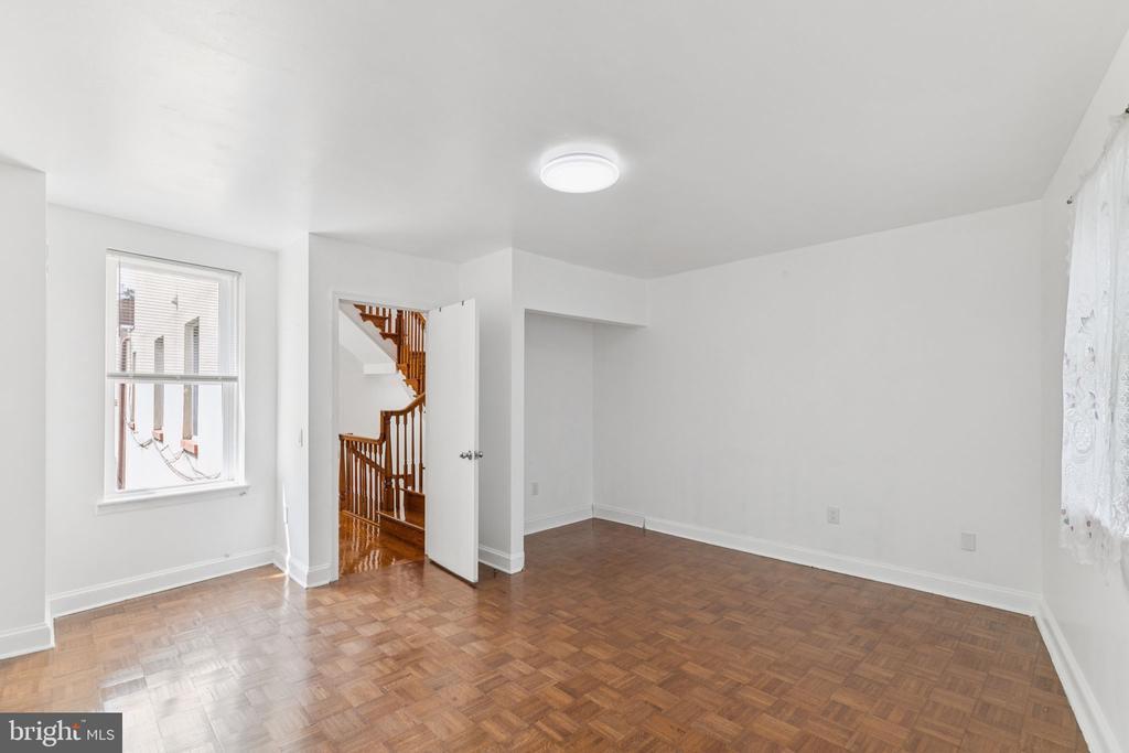 1006 S FRONT STREET