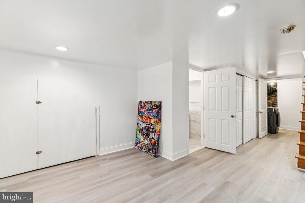 1006 S FRONT STREET