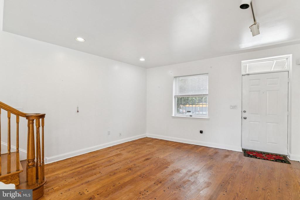 1006 S FRONT STREET