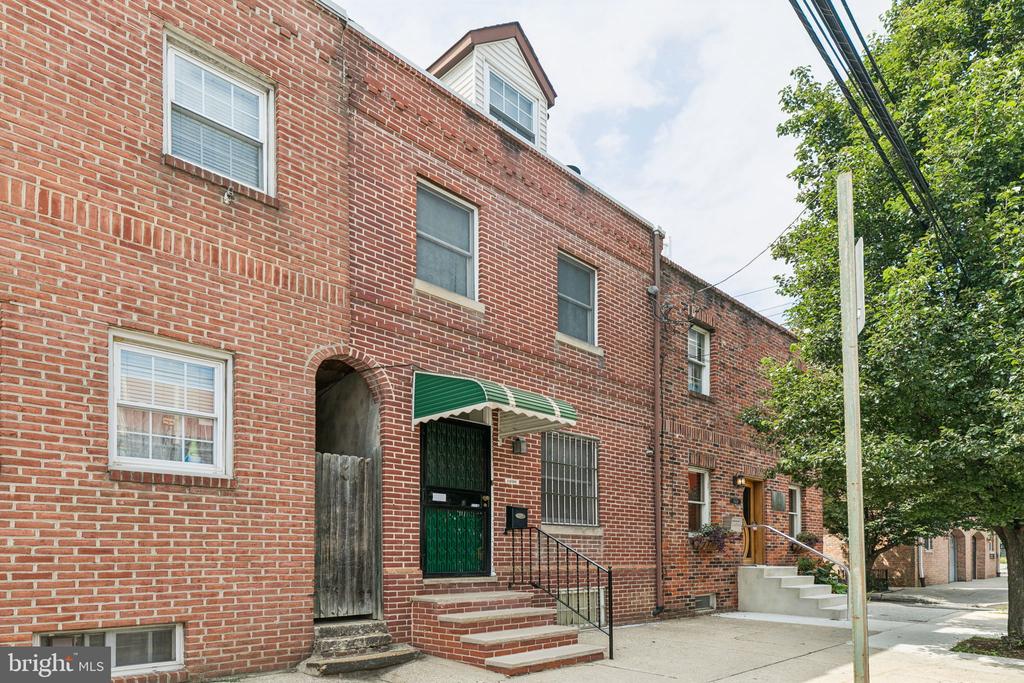 1006 S FRONT STREET