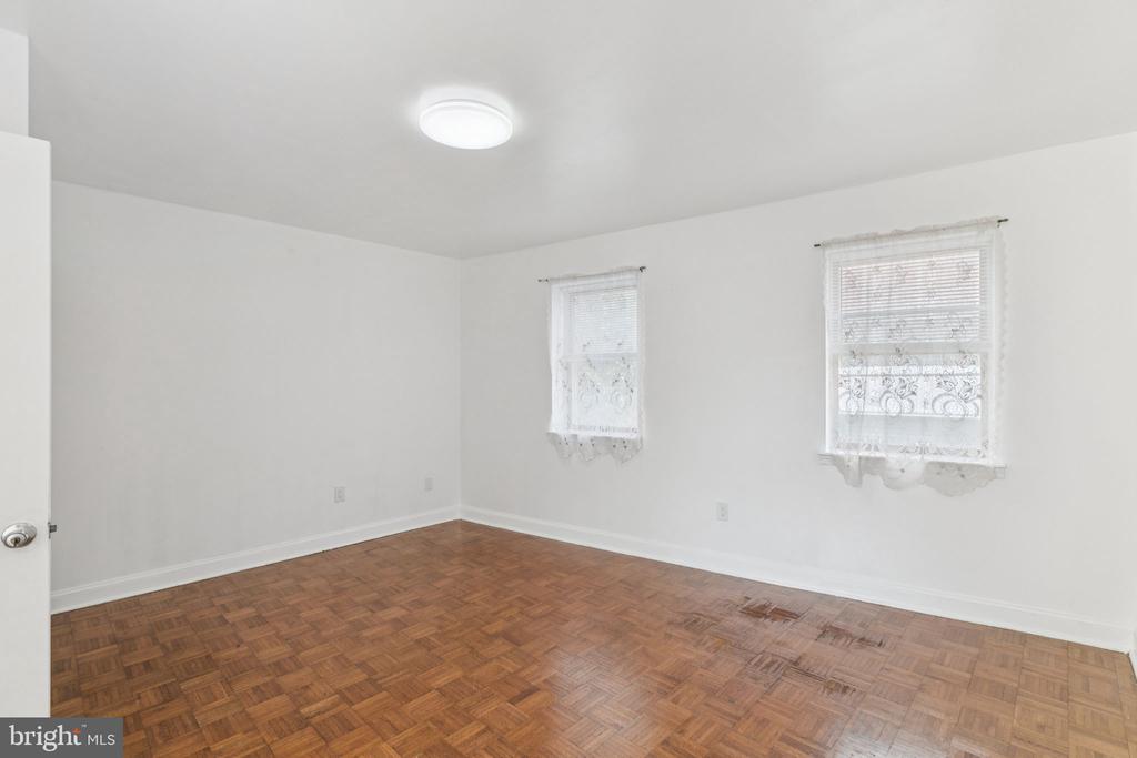 1006 S FRONT STREET