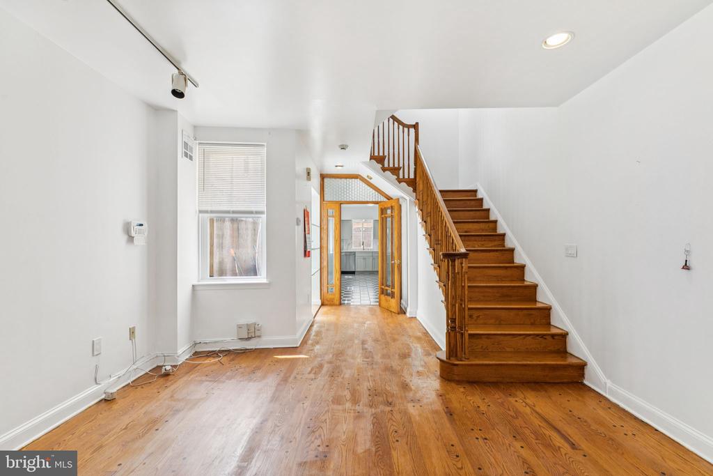 1006 S FRONT STREET