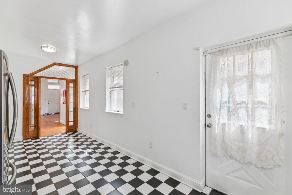 1006 S FRONT STREET