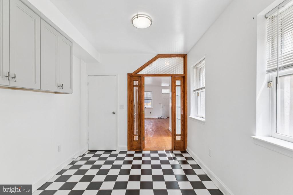 1006 S FRONT STREET