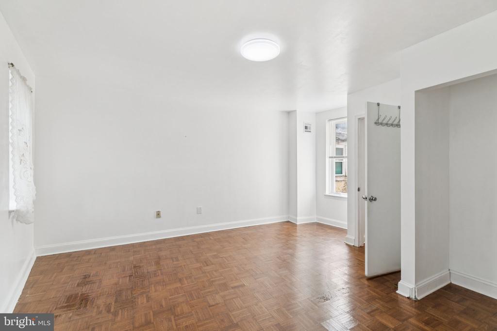1006 S FRONT STREET