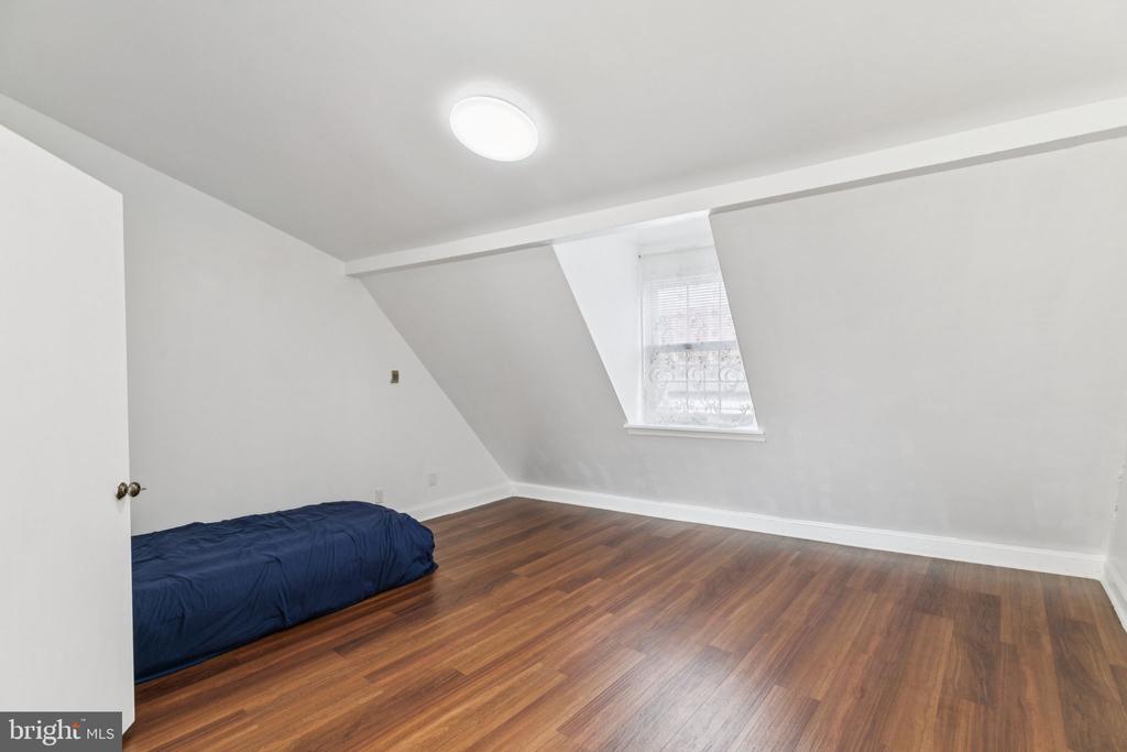 1006 S FRONT STREET
